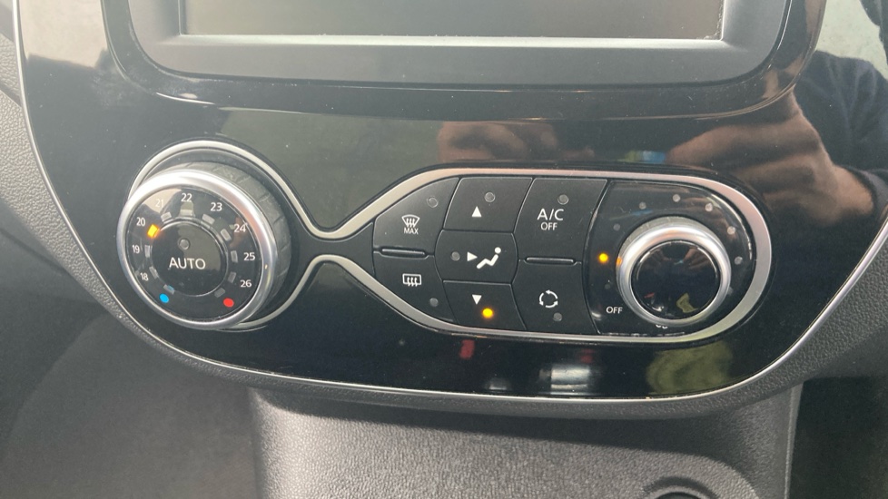 Renault Captur 1.5 dCi 90 Iconic 5dr EDC Diesel Hatchback - Image 21