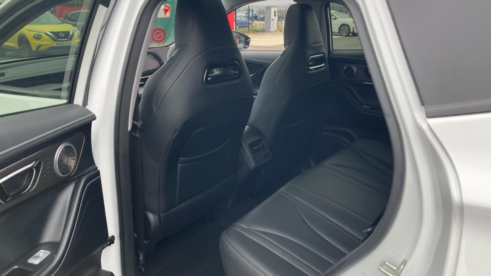 Omoda 5 1.6 TGDI [147] Noble 5dr 7DCT Petrol Estate - Image 16