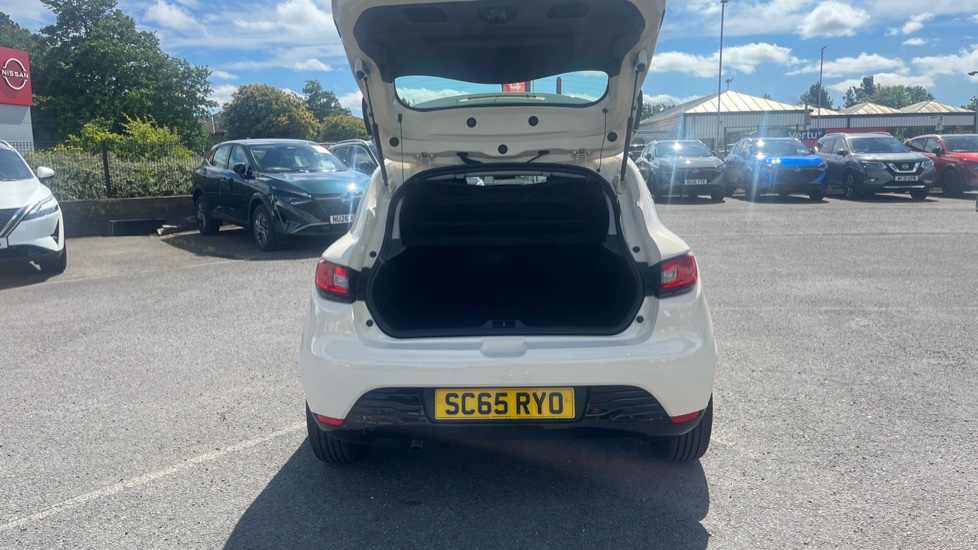 Renault Clio 1.2 16V Dynamique Nav 5dr Petrol Hatchback - Image 4