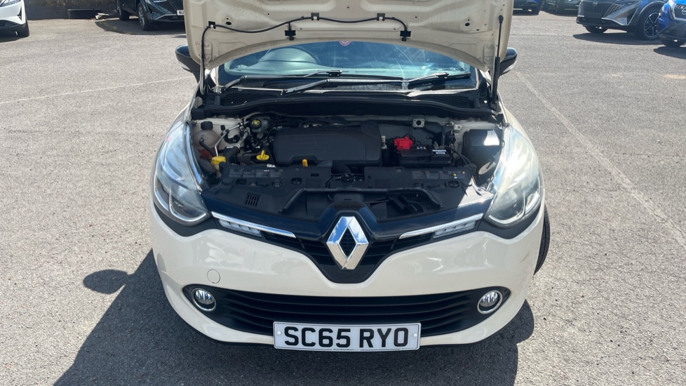 Renault Clio 1.2 16V Dynamique Nav 5dr Petrol Hatchback - Image 8
