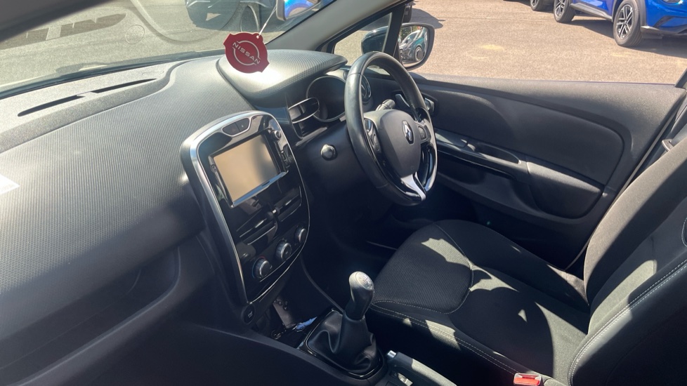 Renault Clio 1.2 16V Dynamique Nav 5dr Petrol Hatchback - Image 9