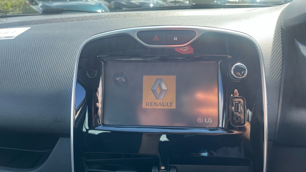 Renault Clio 1.2 16V Dynamique Nav 5dr Petrol Hatchback - Image 12