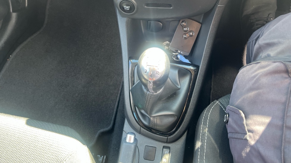 Renault Clio 1.2 16V Dynamique Nav 5dr Petrol Hatchback - Image 13
