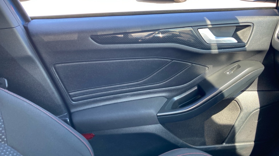 Ford Focus 1.5 EcoBoost 150 ST-Line 5dr Petrol Hatchback - Image 23
