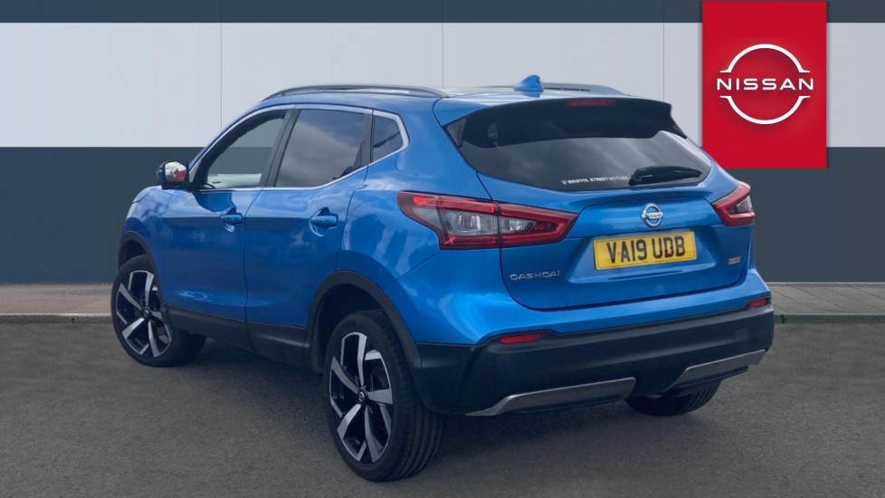Nissan Qashqai 1.5 dCi 115 Tekna 5dr Diesel Hatchback - Image 2