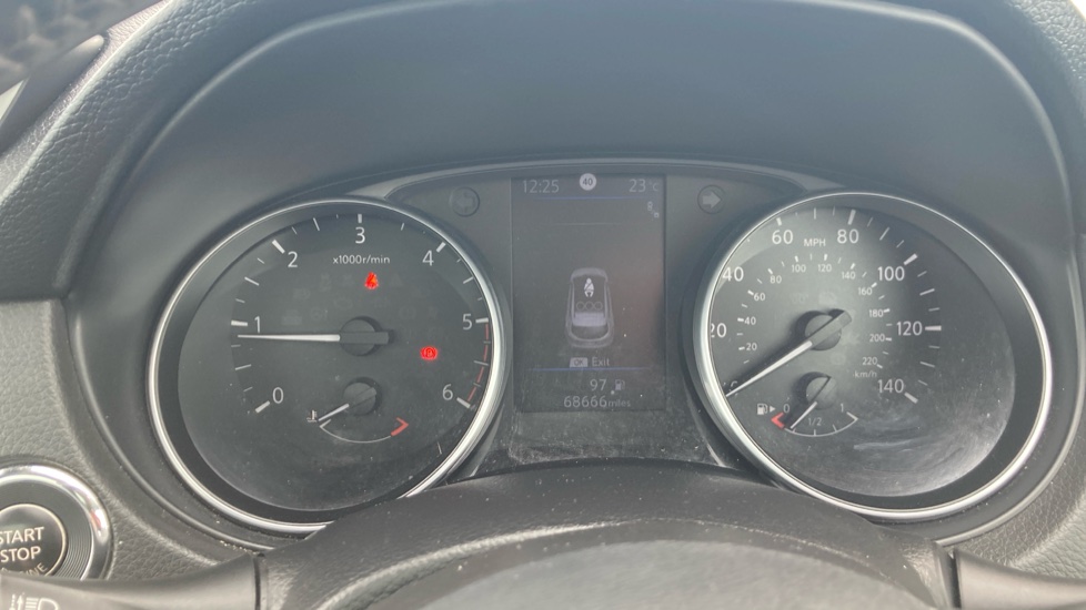 Nissan Qashqai 1.5 dCi 115 Tekna 5dr Diesel Hatchback - Image 18