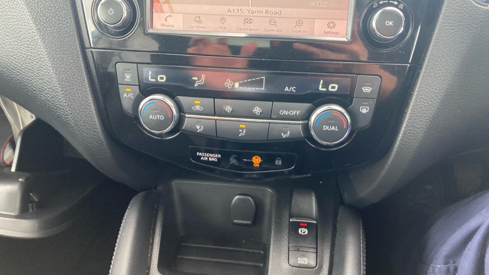 Nissan Qashqai 1.5 dCi 115 Tekna 5dr Diesel Hatchback - Image 21
