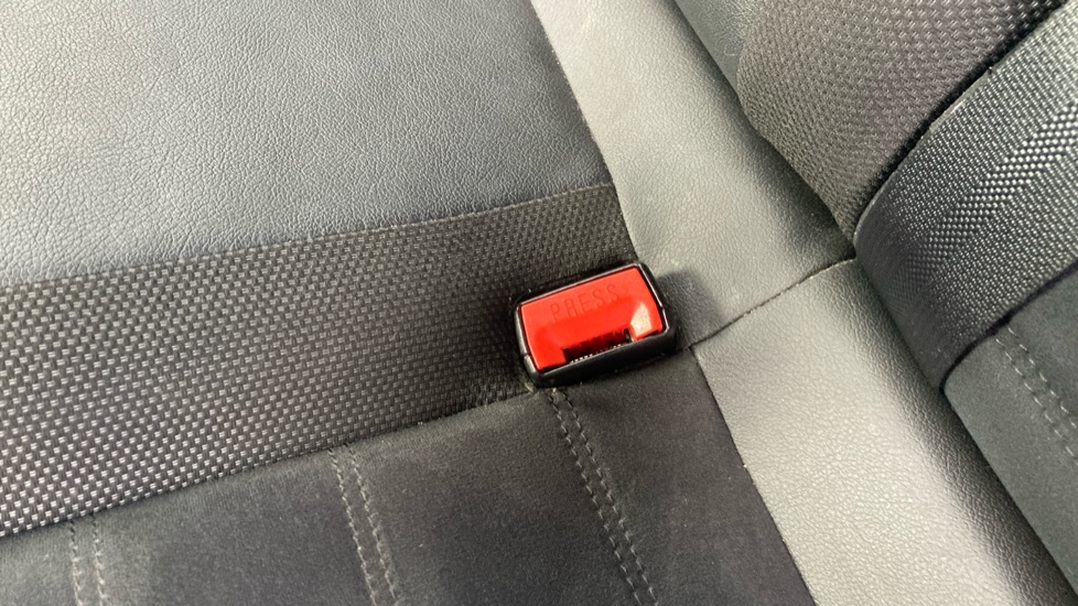 Nissan Juke 1.5 dCi N-Connecta 5dr Diesel Hatchback - Image 17