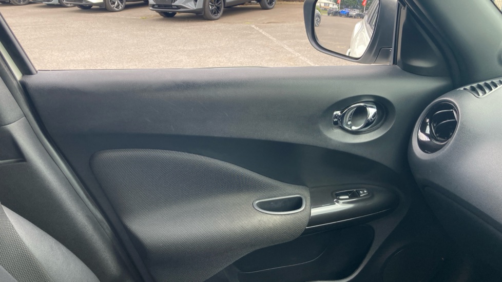 Nissan Juke 1.5 dCi N-Connecta 5dr Diesel Hatchback - Image 25