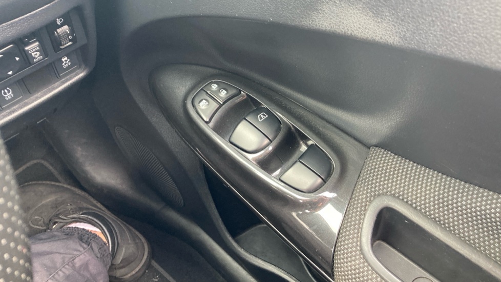 Nissan Juke 1.5 dCi N-Connecta 5dr Diesel Hatchback - Image 26