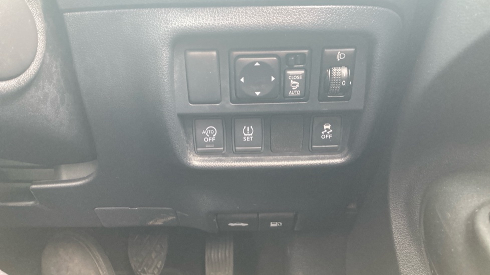 Nissan Juke 1.5 dCi N-Connecta 5dr Diesel Hatchback - Image 27