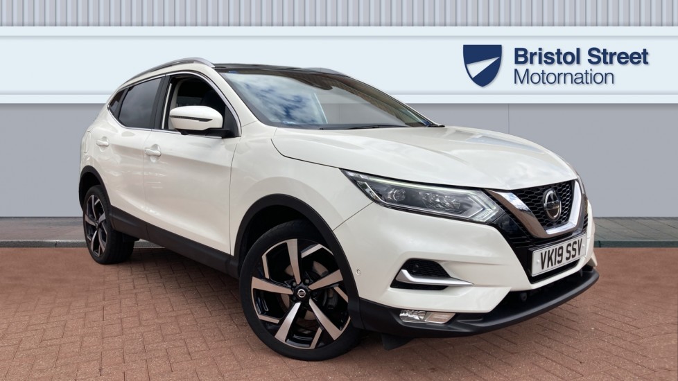 Nissan Qashqai 1.5 dCi 115 Tekna 5dr Diesel Hatchback - Image 1