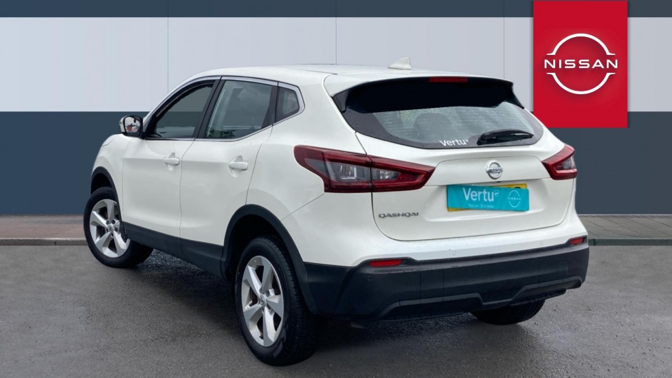 Nissan Qashqai 1.3 DiG-T Acenta Premium 5dr Petrol Hatchback - Image 2