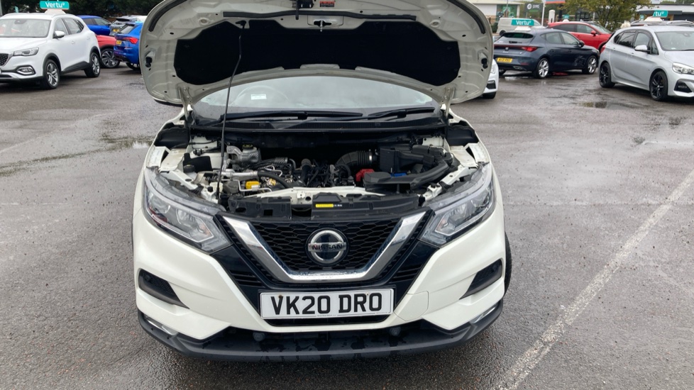 Nissan Qashqai 1.3 DiG-T Acenta Premium 5dr Petrol Hatchback - Image 8