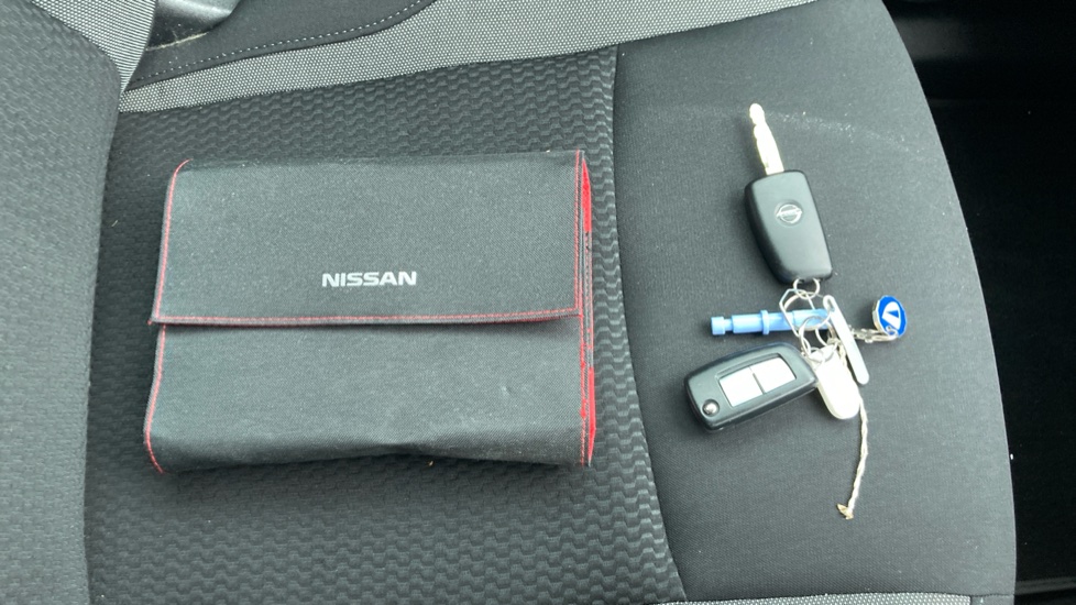 Nissan Qashqai 1.3 DiG-T Acenta Premium 5dr Petrol Hatchback - Image 19
