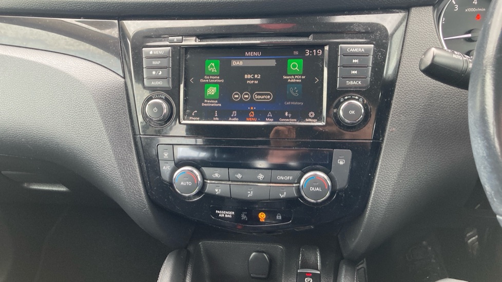 Nissan Qashqai 1.3 DiG-T Acenta Premium 5dr Petrol Hatchback - Image 22