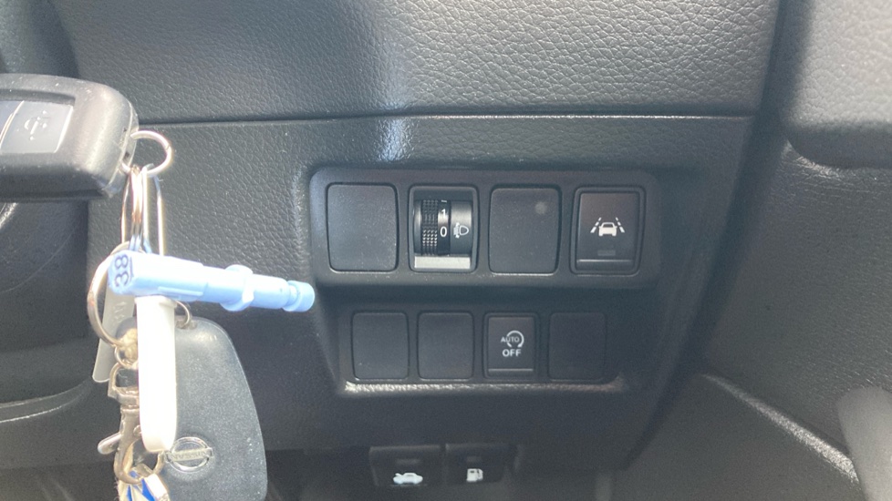 Nissan Qashqai 1.3 DiG-T Acenta Premium 5dr Petrol Hatchback - Image 25