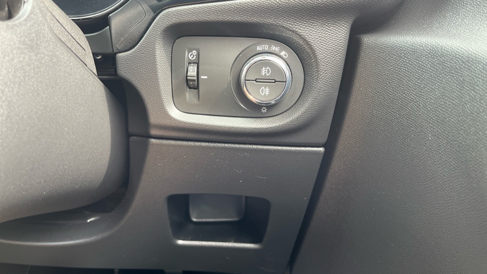 Vauxhall Corsa 100kW Elite Nav Premium 50kWh 5dr Auto [7.4kWCh] Electric Hatchback - Image 25
