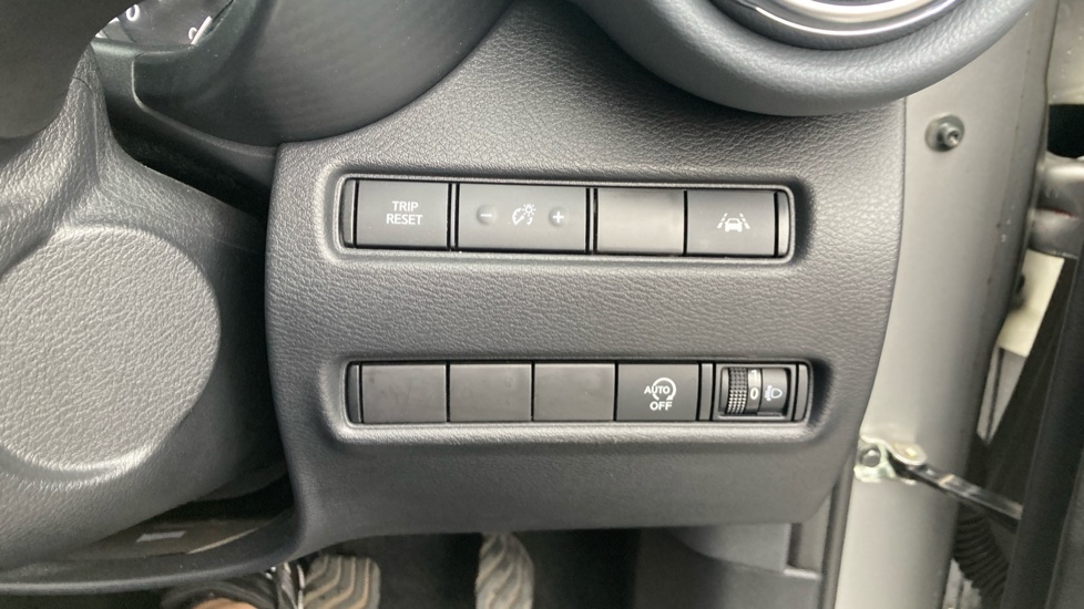 Nissan Juke 1.0 DiG-T 114 N-Connecta 5dr Petrol Hatchback - Image 24