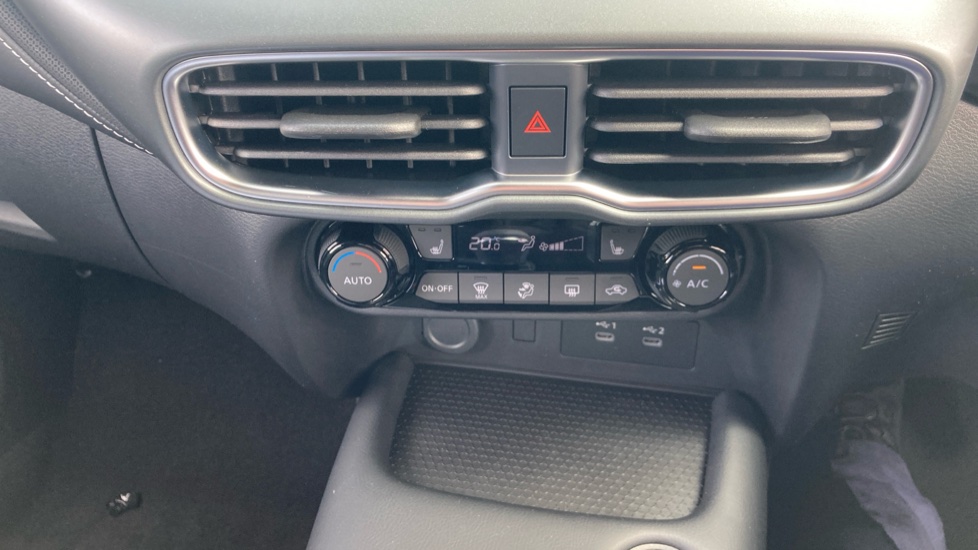 Nissan Juke 1.0 DiG-T N-Connecta 5dr Petrol Hatchback - Image 22