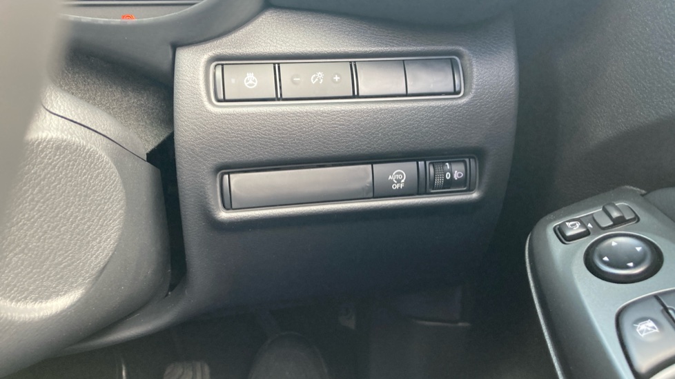Nissan Juke 1.0 DiG-T N-Connecta 5dr Petrol Hatchback - Image 25