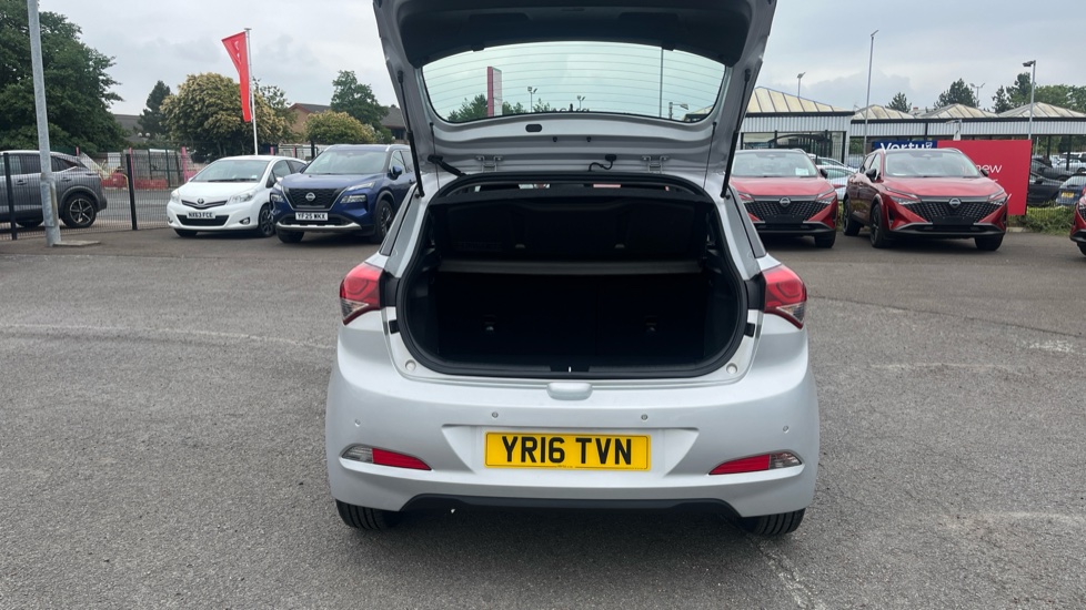 Hyundai i20 1.4 SE 5dr Petrol Hatchback - Image 4