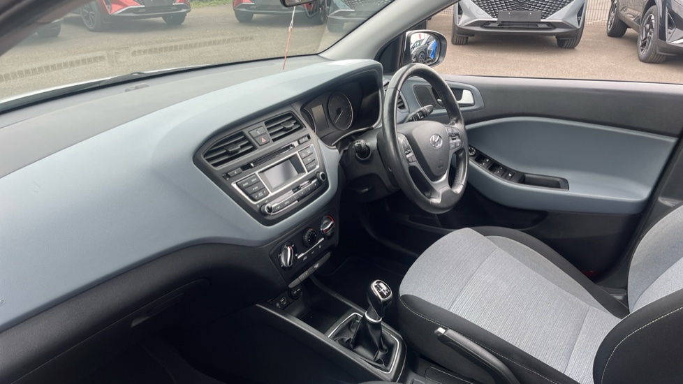 Hyundai i20 1.4 SE 5dr Petrol Hatchback - Image 9