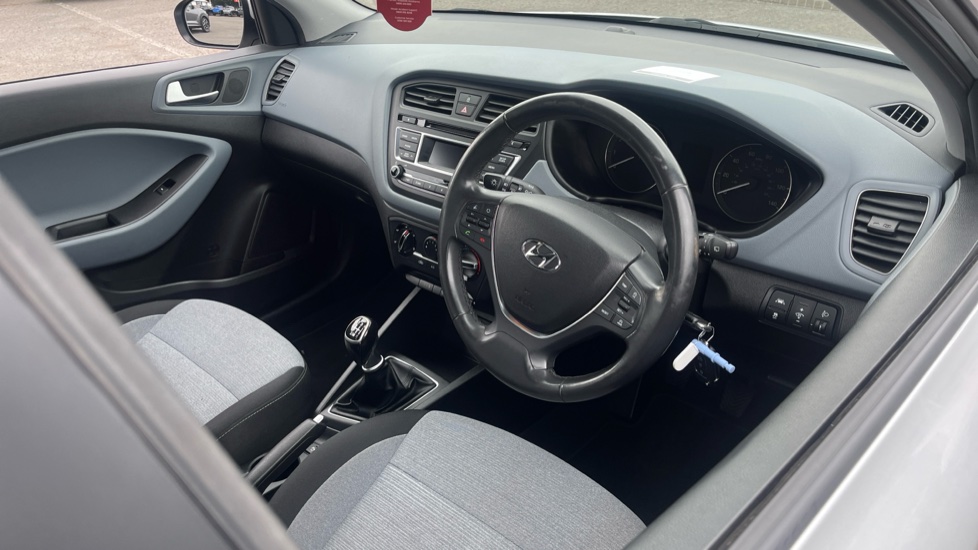 Hyundai i20 1.4 SE 5dr Petrol Hatchback - Image 11
