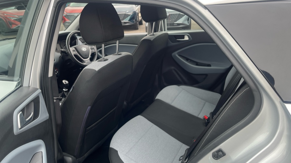 Hyundai i20 1.4 SE 5dr Petrol Hatchback - Image 16
