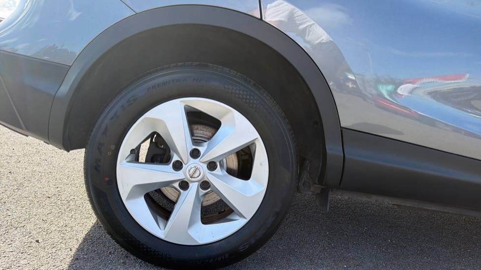Nissan Qashqai 1.3 DiG-T Acenta Premium 5dr Petrol Hatchback - Image 7
