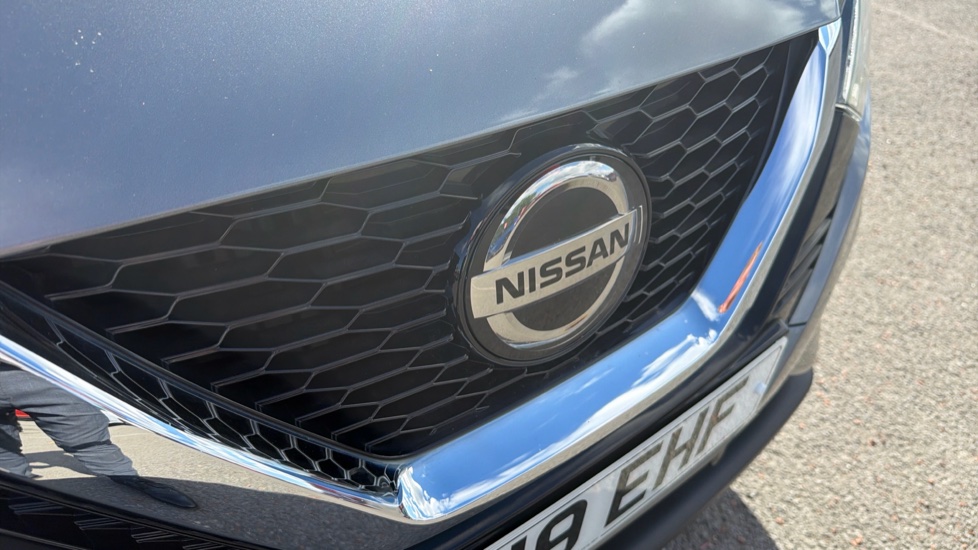 Nissan Qashqai 1.3 DiG-T Acenta Premium 5dr Petrol Hatchback - Image 8