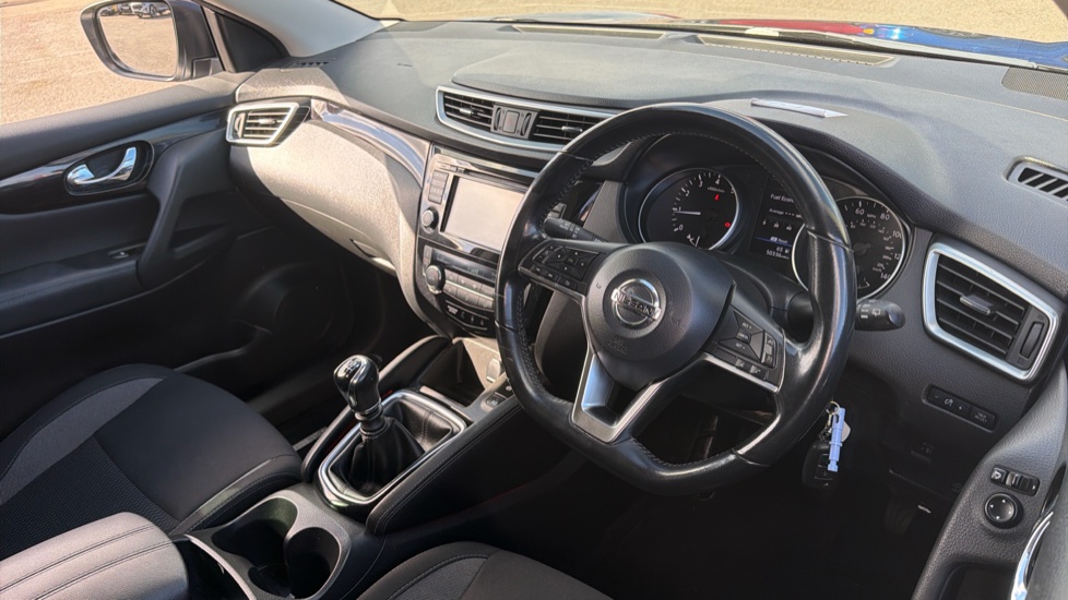 Nissan Qashqai 1.3 DiG-T Acenta Premium 5dr Petrol Hatchback - Image 9