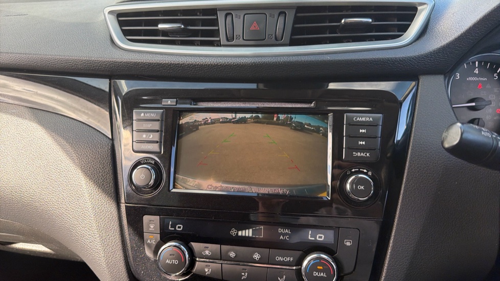 Nissan Qashqai 1.3 DiG-T Acenta Premium 5dr Petrol Hatchback - Image 19