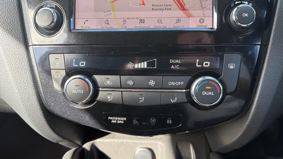 Nissan Qashqai 1.3 DiG-T Acenta Premium 5dr Petrol Hatchback - Image 20