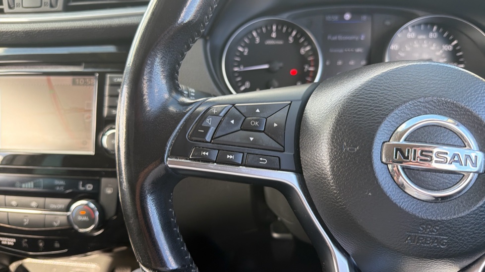 Nissan Qashqai 1.3 DiG-T Acenta Premium 5dr Petrol Hatchback - Image 21