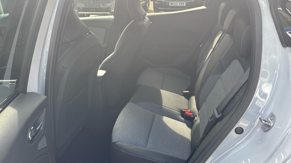 Renault Clio 1.6 E-TECH full hybrid 145 Techno+ 5dr Auto Hybrid Hatchback - Image 16