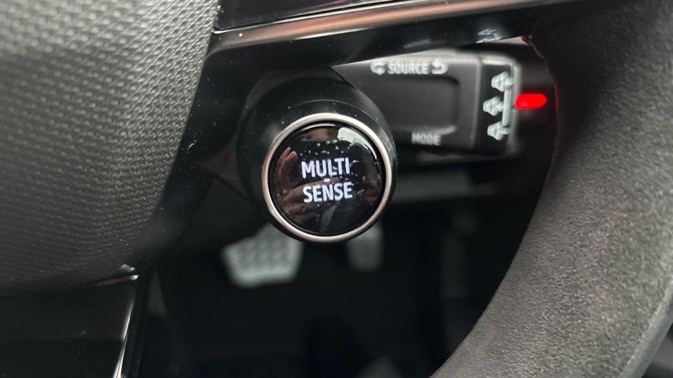 Renault Austral E-Tech Full Hybrid Techno Esprit Alpine 5dr Auto Hybrid Estate - Image 32