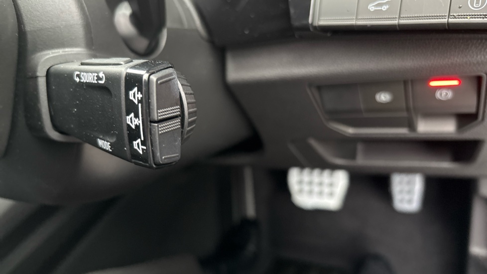 Renault Austral E-Tech Full Hybrid Techno Esprit Alpine 5dr Auto Hybrid Estate - Image 33