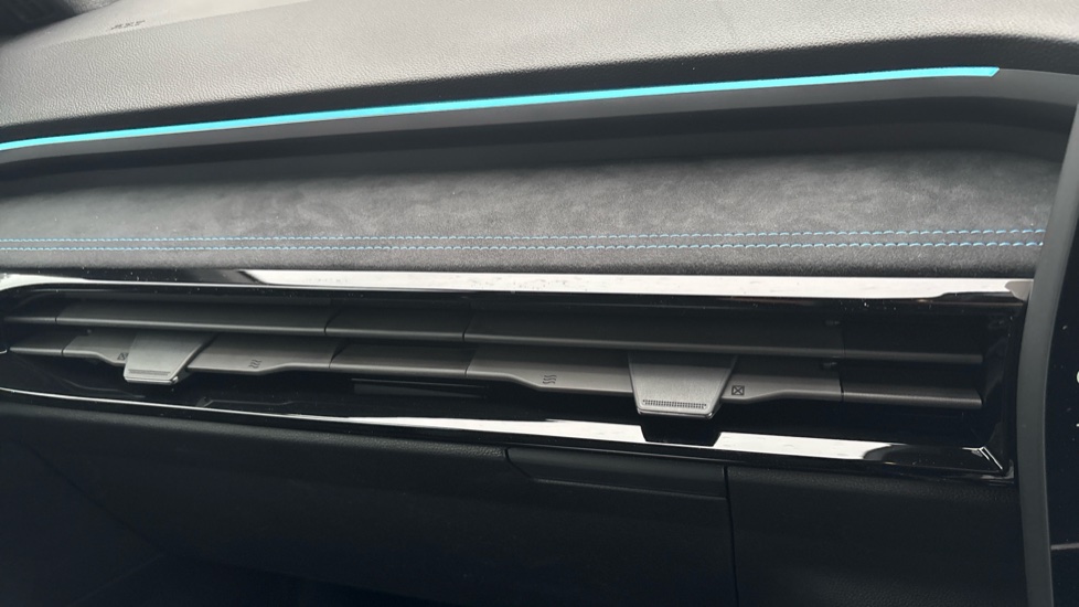 Renault Austral E-Tech Full Hybrid Techno Esprit Alpine 5dr Auto Hybrid Estate - Image 37
