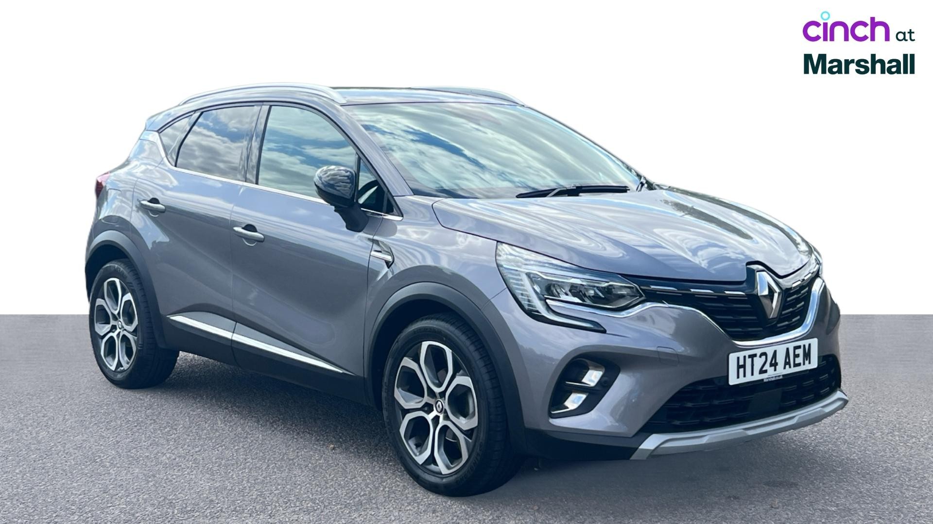 Renault Captur listing photo