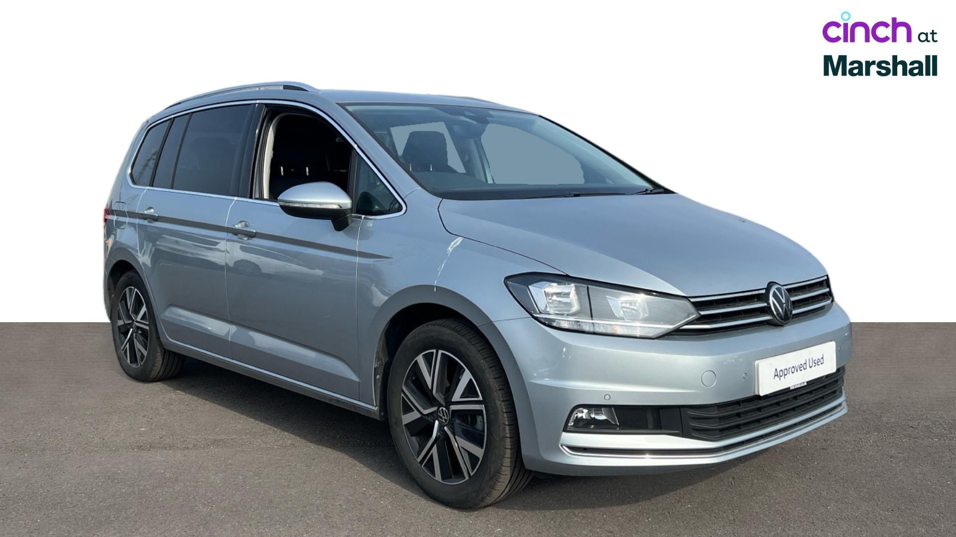 Volkswagen Touran listing photo
