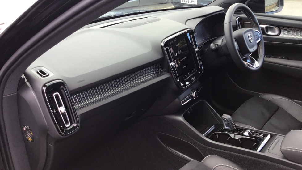 Volvo XC40 B5 AWD (Petrol) RDesign Automatic, LOUNGE PACK, Driver