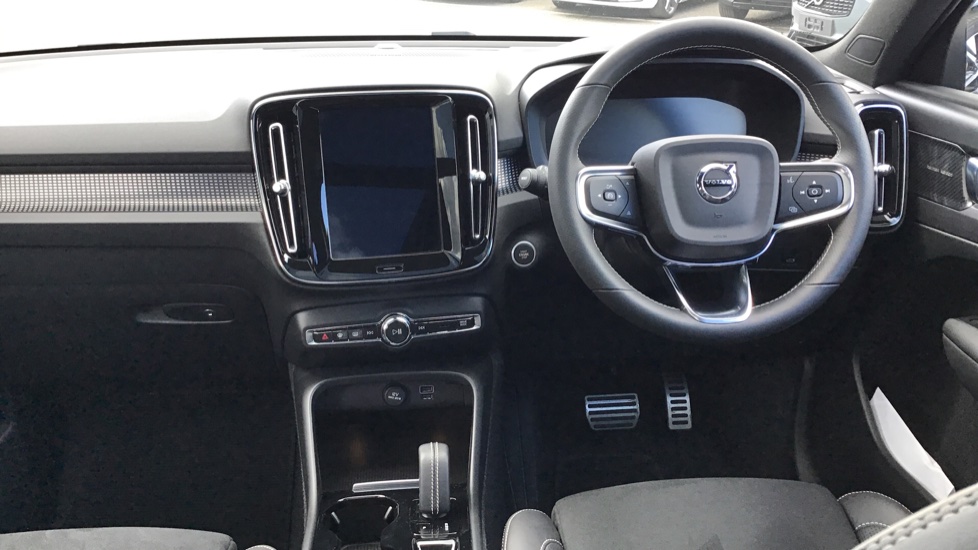 Volvo XC40 B5 AWD (Petrol) RDesign Automatic, LOUNGE PACK, Driver