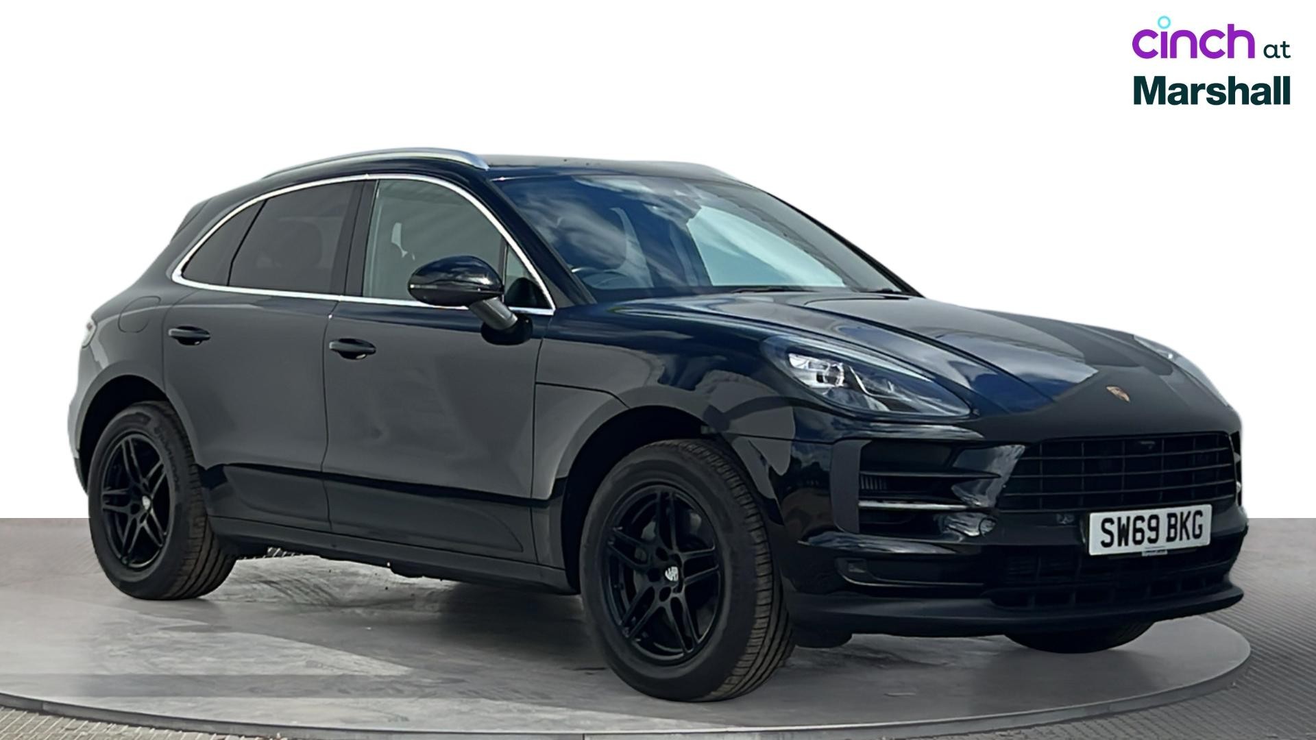 Porsche Macan listing photo