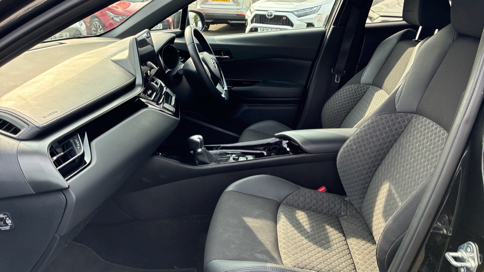 Toyota C-HR 1.8 Hybrid Design 5dr CVT Hybrid Hatchback - Image 5