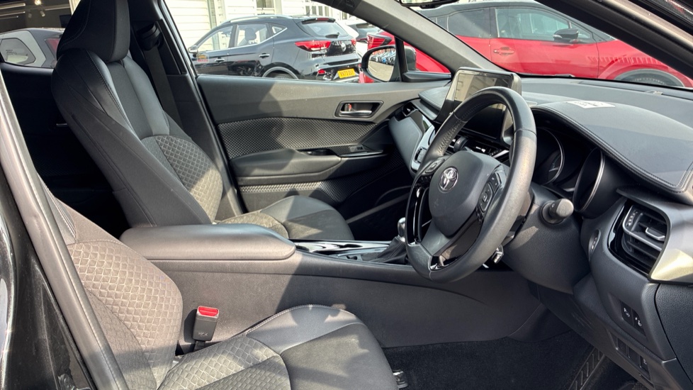 Toyota C-HR 1.8 Hybrid Design 5dr CVT Hybrid Hatchback - Image 12