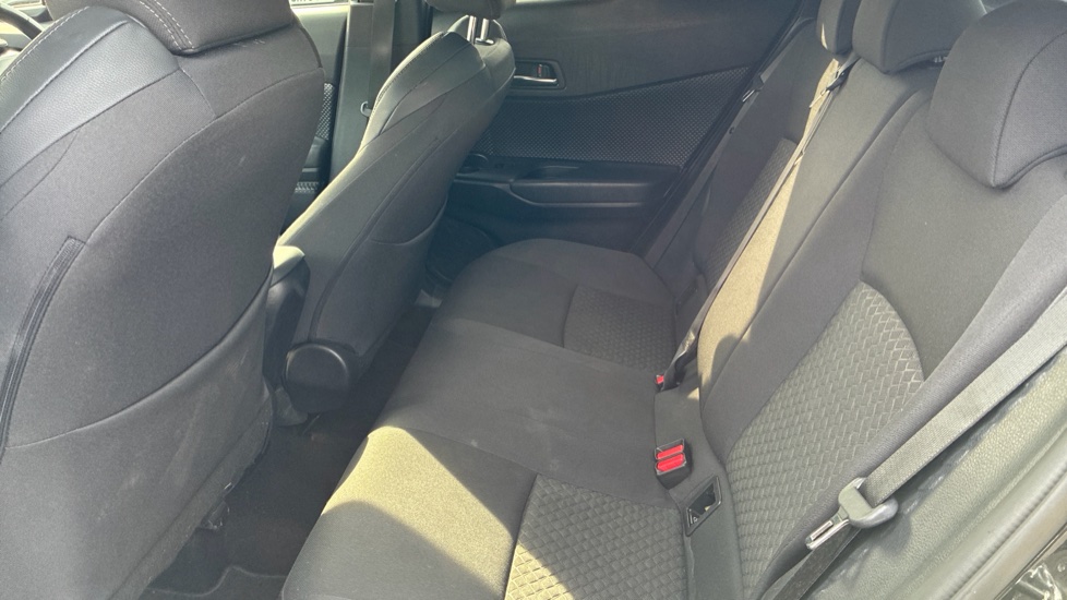 Toyota C-HR 1.8 Hybrid Design 5dr CVT Hybrid Hatchback - Image 15