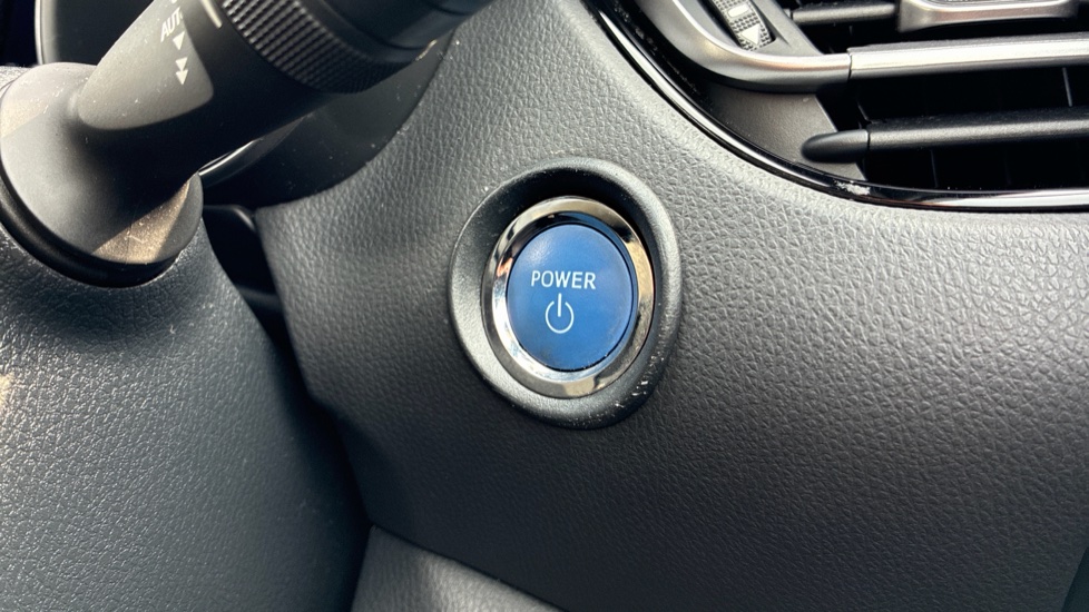 Toyota C-HR 1.8 Hybrid Design 5dr CVT Hybrid Hatchback - Image 16