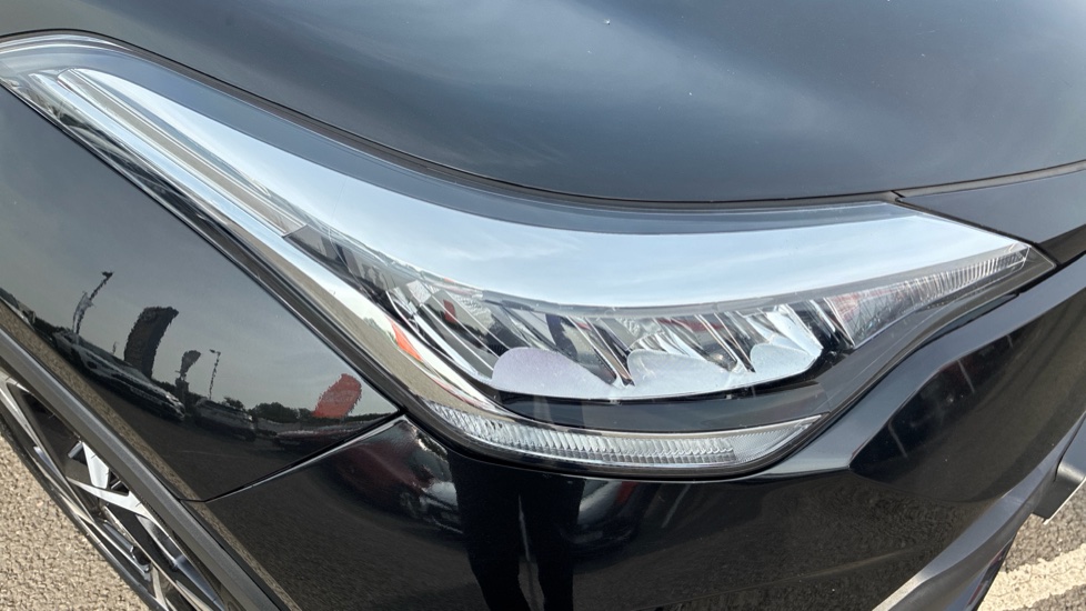Toyota C-HR 1.8 Hybrid Design 5dr CVT Hybrid Hatchback - Image 20