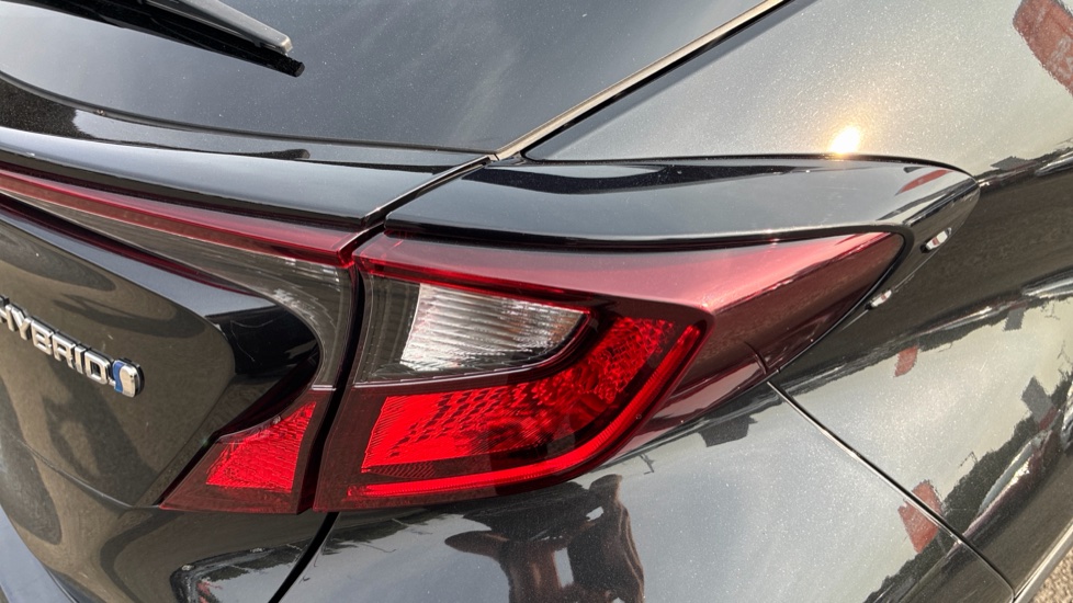 Toyota C-HR 1.8 Hybrid Design 5dr CVT Hybrid Hatchback - Image 21